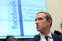 "페이스북이 부끄럽다"...'트럼프 규제' 안한 저커버그, 내부 반발 직면