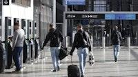 Covid-positive Finns travel to Estonia as borders re-open