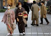 일본, 방역 방치하다 당했다… 하루 2300명 최다 확진