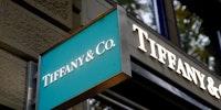 Tiffany Receives LVMH Takeover Bid of About $120 a Share