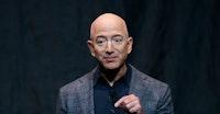 Jeff Bezos to Step Down as Amazon C.E.O.