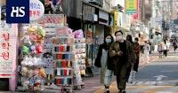 Koronavirus | Etelä-Korea on onnistunut pitämään koronan aisoissa ja yhteiskunnan melko auki - Petri Kalliola kertoo, millaista on elämä maassa, josta muu maailma ottaa nyt mallia