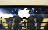 Apple Posts Great Fiscal Q1; SBUX, AMD, EBAY Also Beat