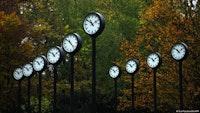 Europeans turn back clocks for daylight saving, perhaps for last time | DW | 25.10.2020